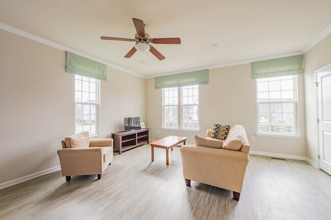 Sala de estar - 1171 Sunset Avenue Ext