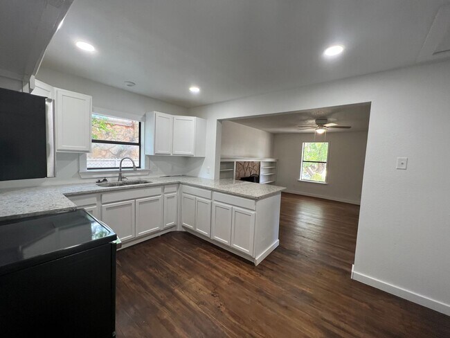 Foto del edificio - Cute 3-bedroom, 2-bath