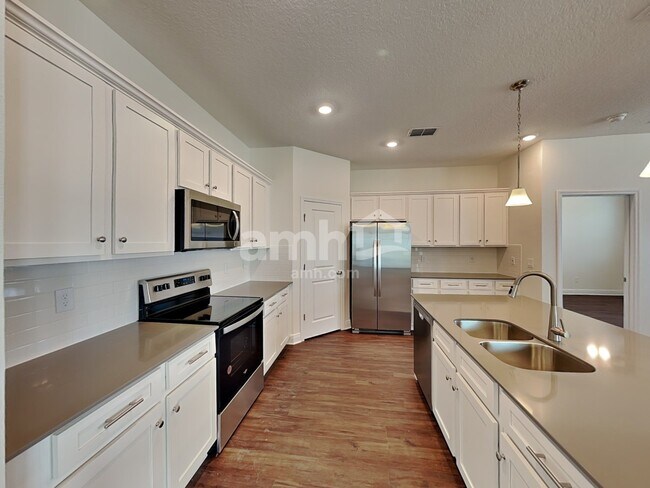 Building Photo - 935 Heavenly Dr