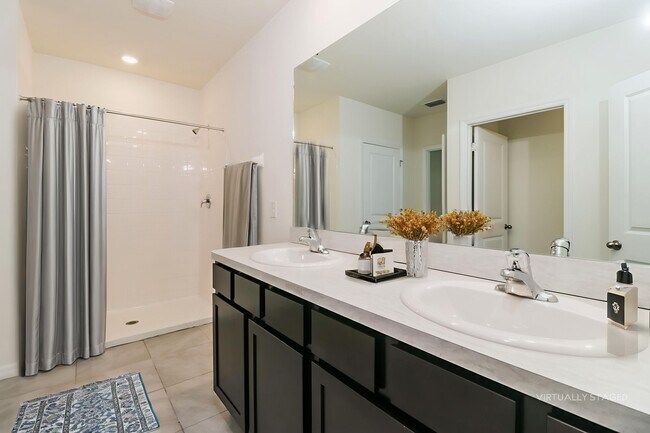 Foto del edificio - 7545 Cypress Walk Dr