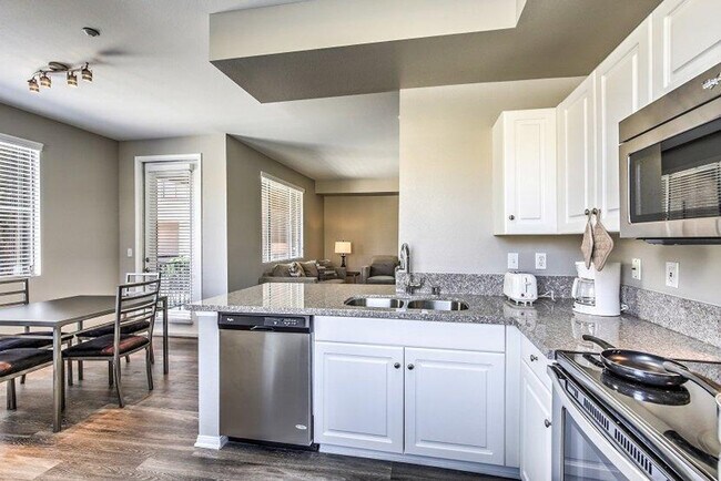 Foto del edificio - 8465 Regents Rd