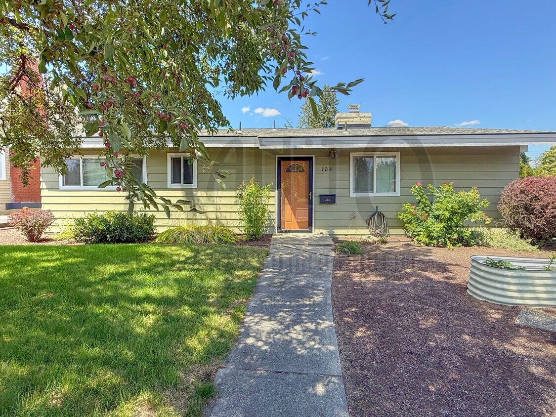 Primary Photo - *COMING SOON* Beautiful South Hill Home