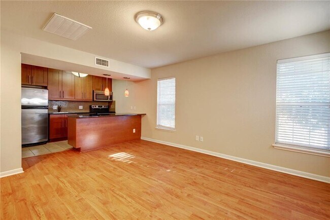 Building Photo - 7685 Northcross Dr