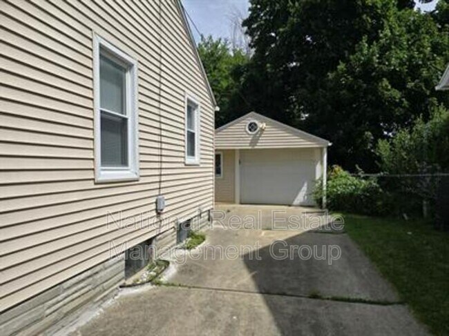 Building Photo - 616 Campbell St