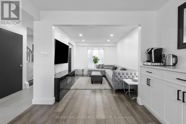 Building Photo - 2 Newport Crescent