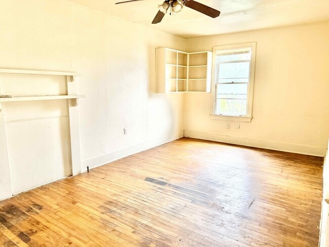 Building Photo - 1203 S 18th St