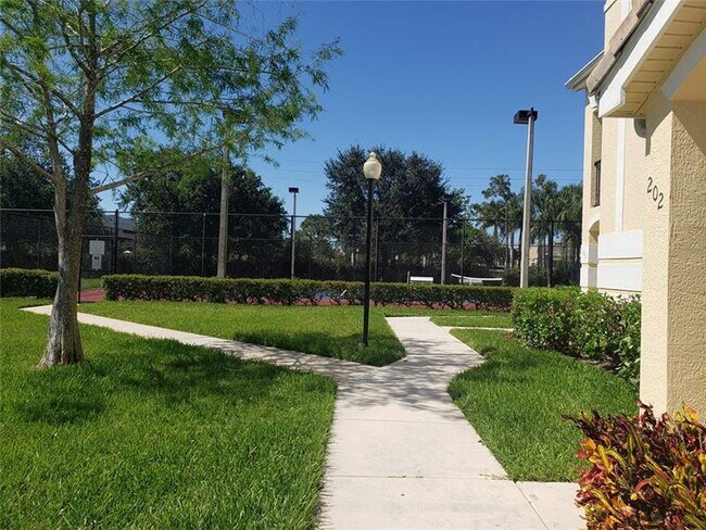Foto del edificio - 104 SW Peacock Blvd