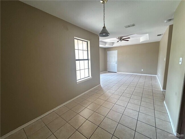 Building Photo - 3018 S Buckingham Ct
