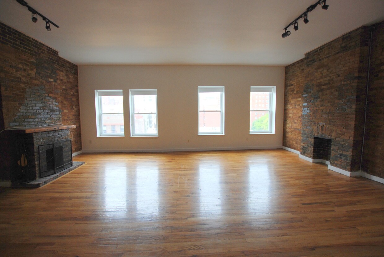 Primary Photo - 2035 3rd Ave