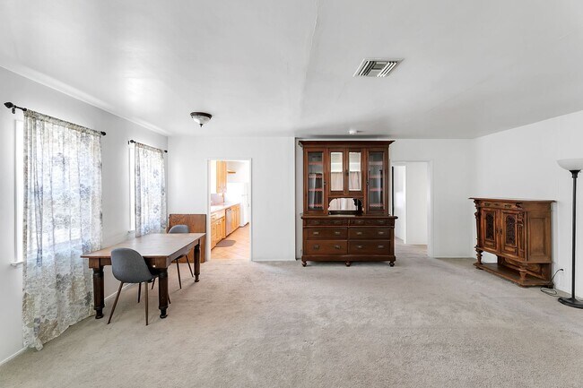 Foto del edificio - Great 3 Bedroom Home with Large Lot and NO...