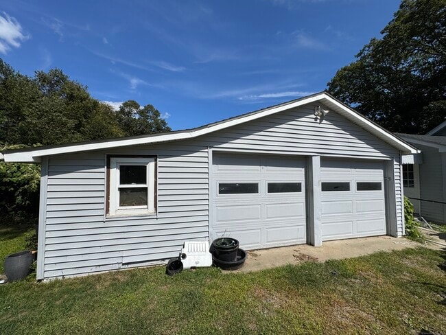 Building Photo - 139 Summit Rd