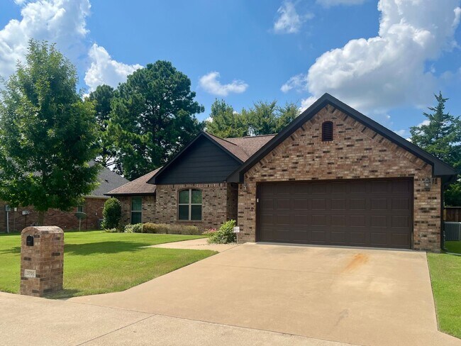 Foto del edificio - 3700 Old Omen Rd