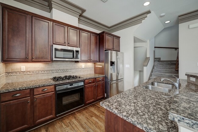 Building Photo - 953 Patterson St