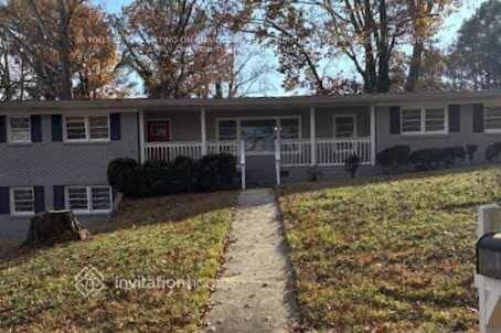 Building Photo - 2550 Greenwood Cir