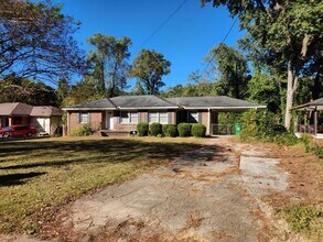 Building Photo - 1729 Capistrana Pl