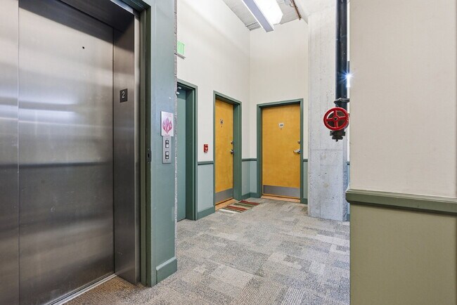 Building Photo - $3,644.95, 2 Beds - 1 Bath, Condo in Denver with Washer and Dryer!