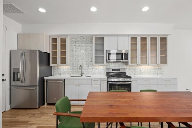 Foto del edificio - 2810 Oak Springs Dr