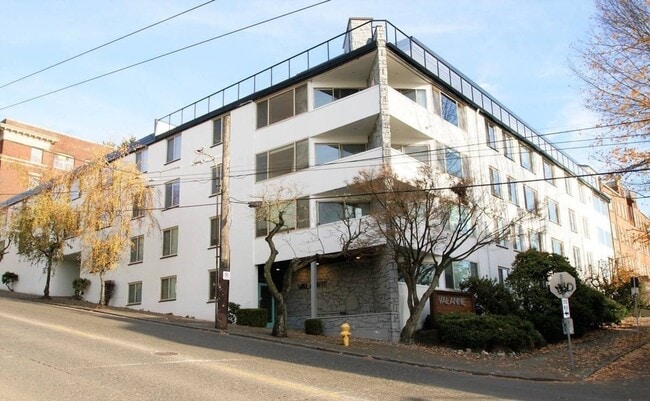 Interior Photo - Val Anne