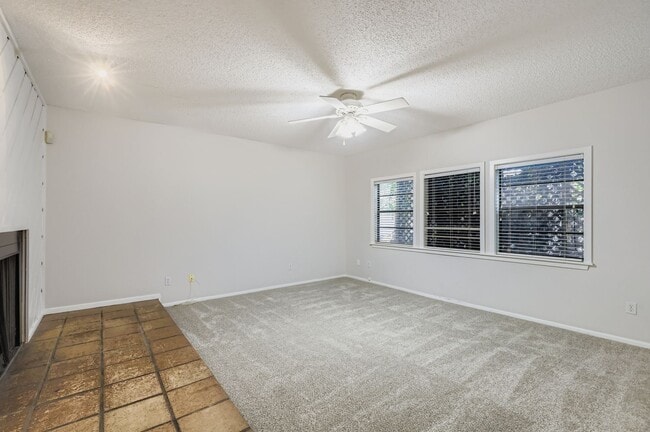 Building Photo - 8600 Tallwood Dr
