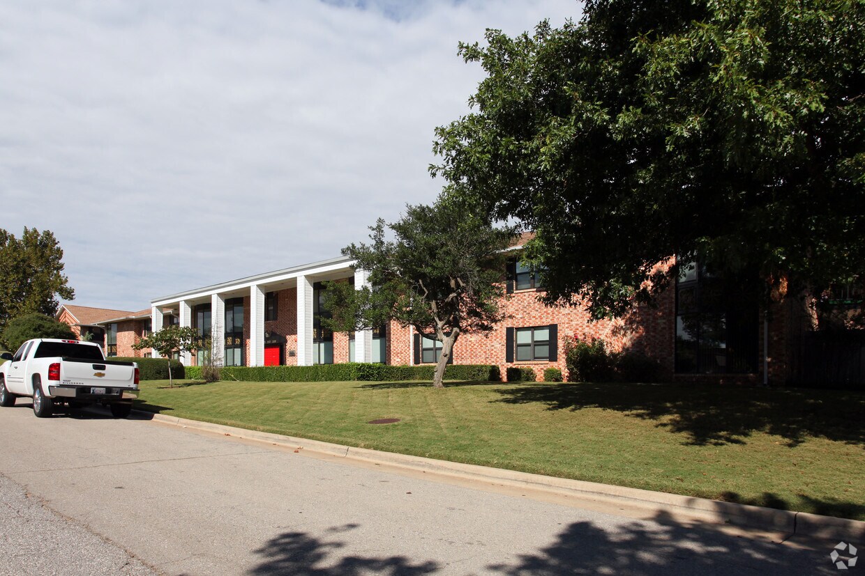 Building Photo - Imperial Terrace Condominiums