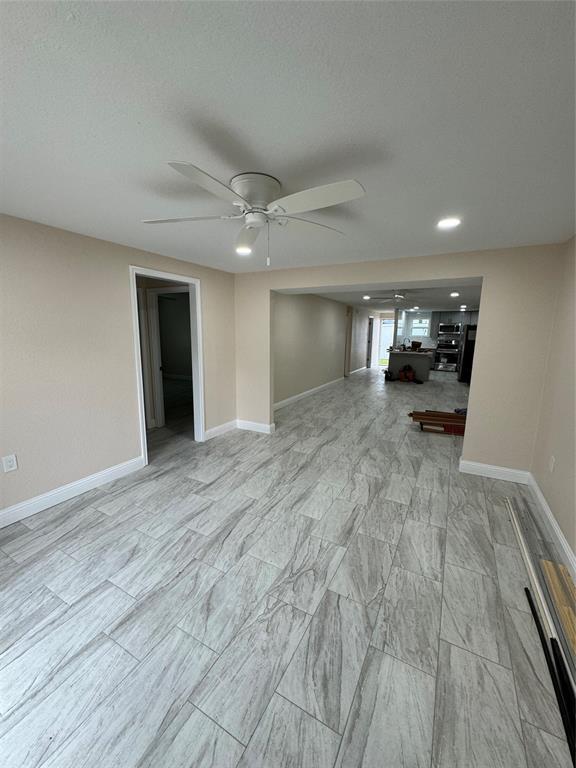 1823 27th St Unit Down, Galveston, TX 77550 Room for Rent in