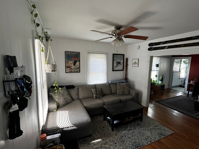 Sala de estar - 83 Hayward St