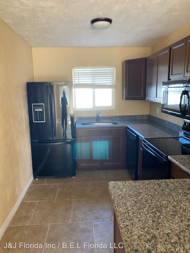 Foto del edificio - 2525 N Oleander Ave