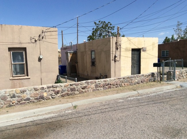 Building Photo - 425 Pinon St