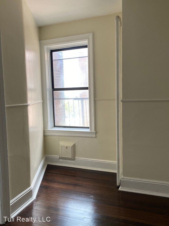 Building Photo - 509 47th St