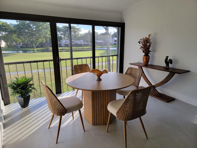 Foto del edificio - 9319 Pecky Cypress Ln