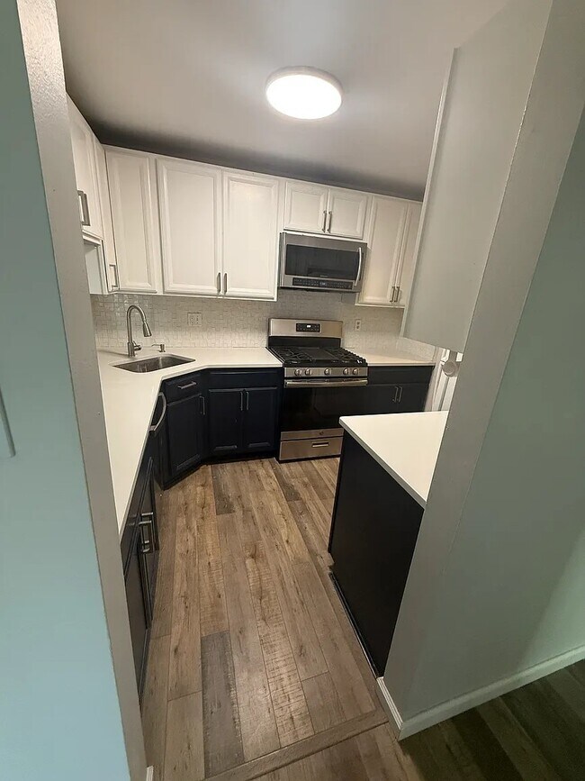 Foto del edificio - 215 Hickory Ct