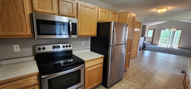 Building Photo - Beautiful 3 Bed, End Unit, Town Home for Rent