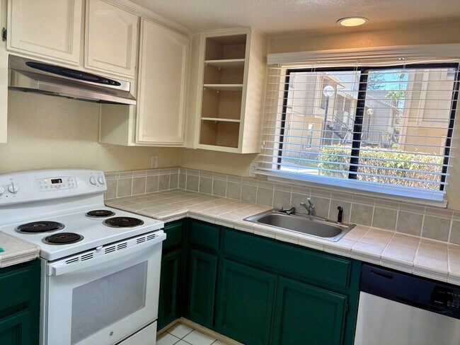 Foto del edificio - 720 Sunrise Ave