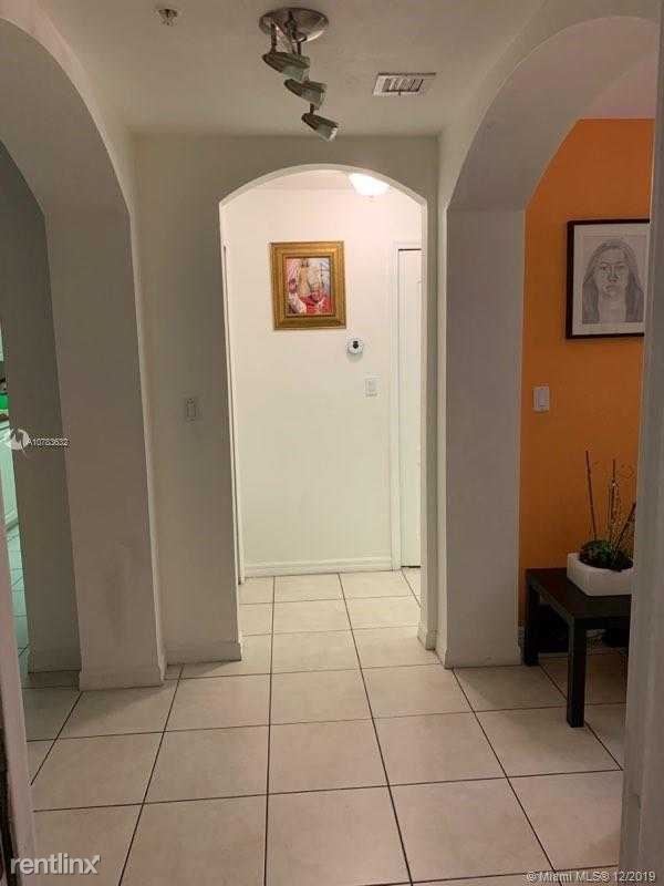 Foto principal - 3 br, 2 bath Condo - 8930 W Flagler St 102