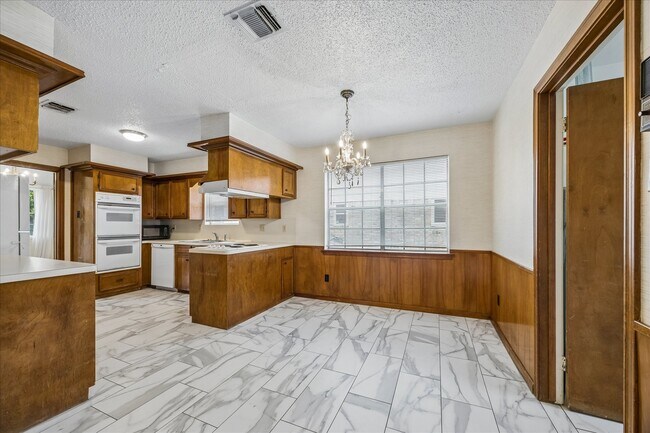 Building Photo - 11926 Waldemar Dr