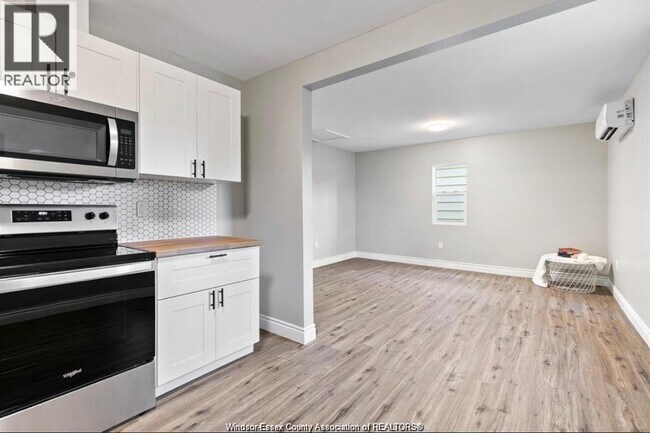 Building Photo - 746 Dougall Ave