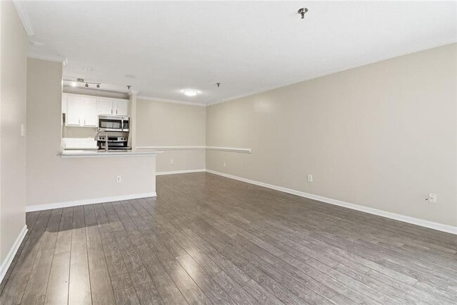 Foto del edificio - 300 Johnson Ferry Rd