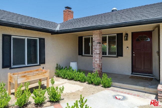 Building Photo - 826 Crestfield Dr