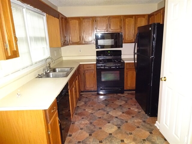 Foto del edificio - 2442 Country Lake Ln