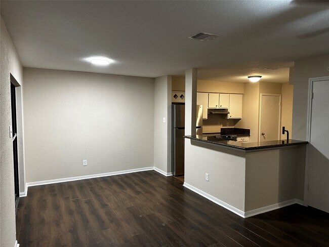 Foto del edificio - 2211 S Kirkwood Rd