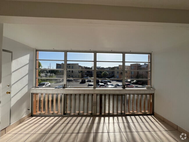 Building Photo - 1591 NE Miami Gardens Dr