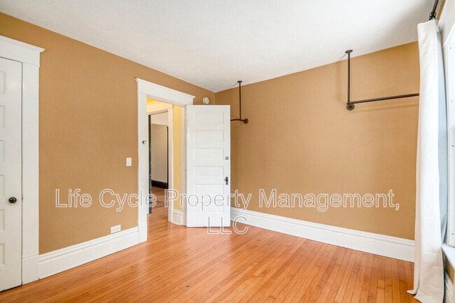 Foto del edificio - 354 Richard Terrace SE