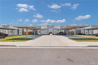 Building Photo - 5105 N Dahlia St