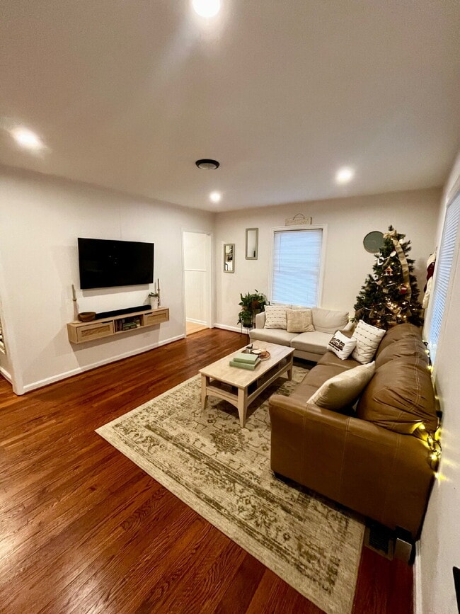 Photo - Gorgeous updated 2 bedroom in Perrymont/Sandusky with off street parking. Apartment