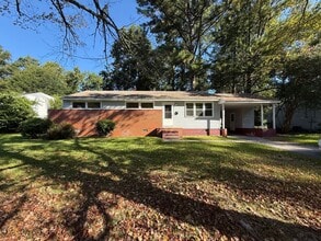 Building Photo - 602 Maple St