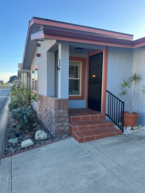 Building Photo - 1220 Johnson Dr