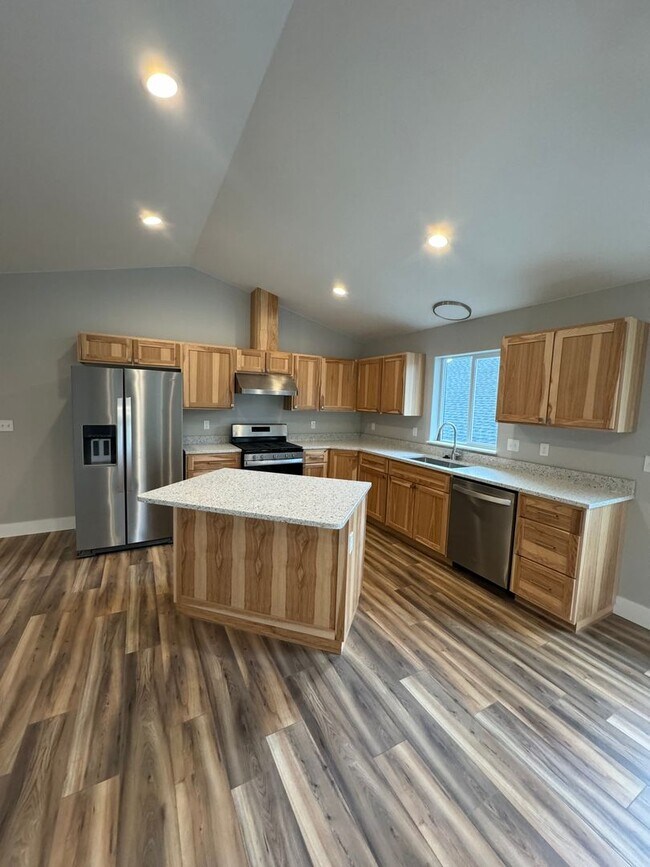 Building Photo - Brand new 2 bedroom 2 bath home in 55+ Com...