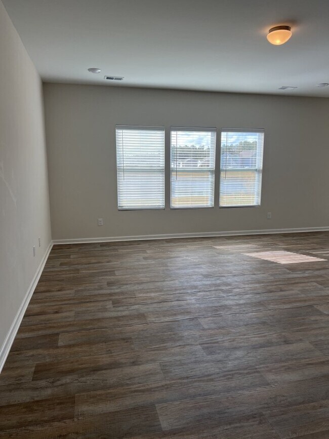 Foto del edificio - 509 Purple Finch Rd