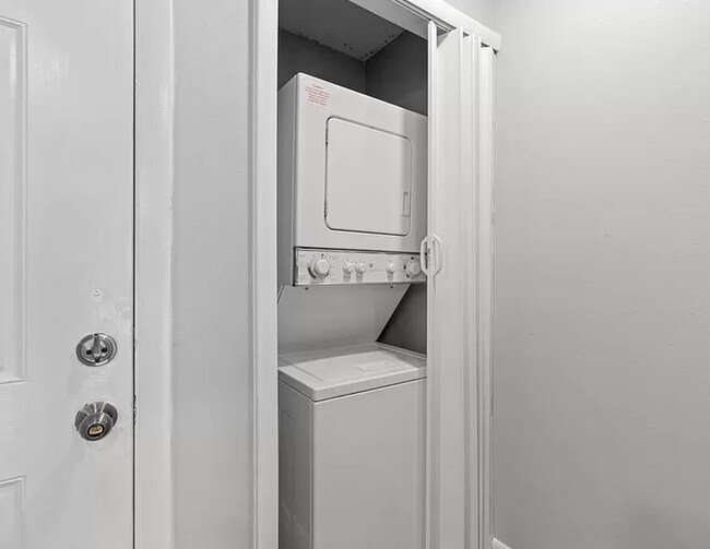 Washer/Dryer - 3909 Church Arbor Ave