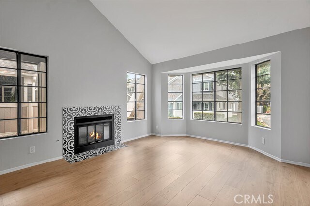 Foto del edificio - 290 Spruce Ct